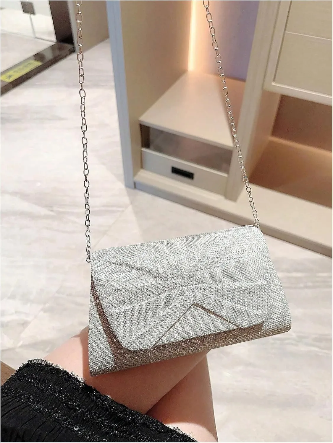 OYOANGLE Women's Metallic Chain Glitter Evening Handbag Banquet Elegant Clutch Purse
